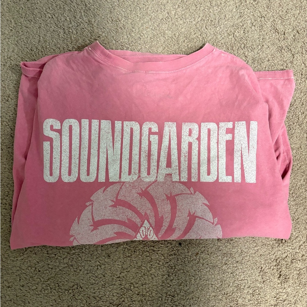 GRAPHIC TEE